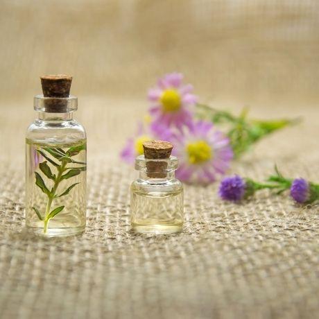 Aromaterapia: i Benefici degli Oli Essenziali con Erbe e Spezie